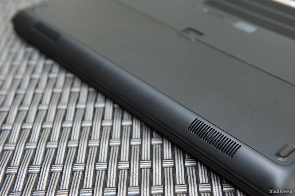 Dell_Latitude_E7440_ 030.jpg Đang tải Dell_Latitude_E7440_ 030.jpg…
